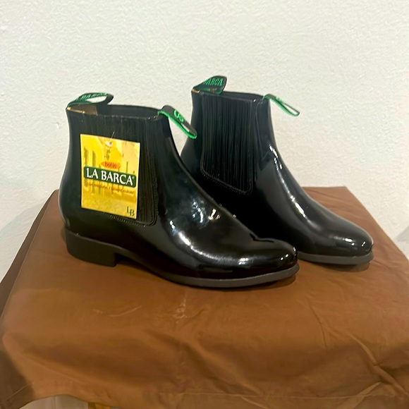 Other - Men’s Black charol rubber sole Botín Charro.